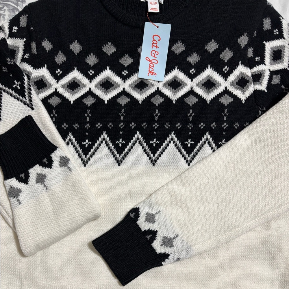 Boys size 14 (XL) Cat &Jack beautiful knit sweater